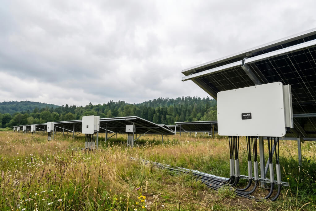 Hybrid Inverters for Solar, Battery, and Smart Loads
