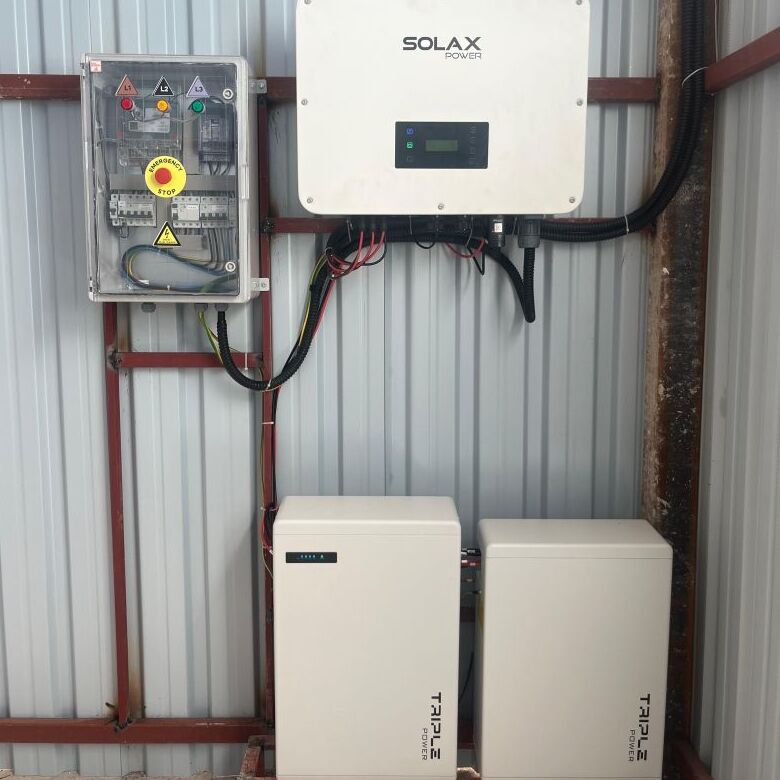 SolaX X3-ULTRA Inverter + T58 HV 5.8 kWh Batteries SolaX X3-ULTRA Inverter + T58 HV 5.8 kWh Batteries