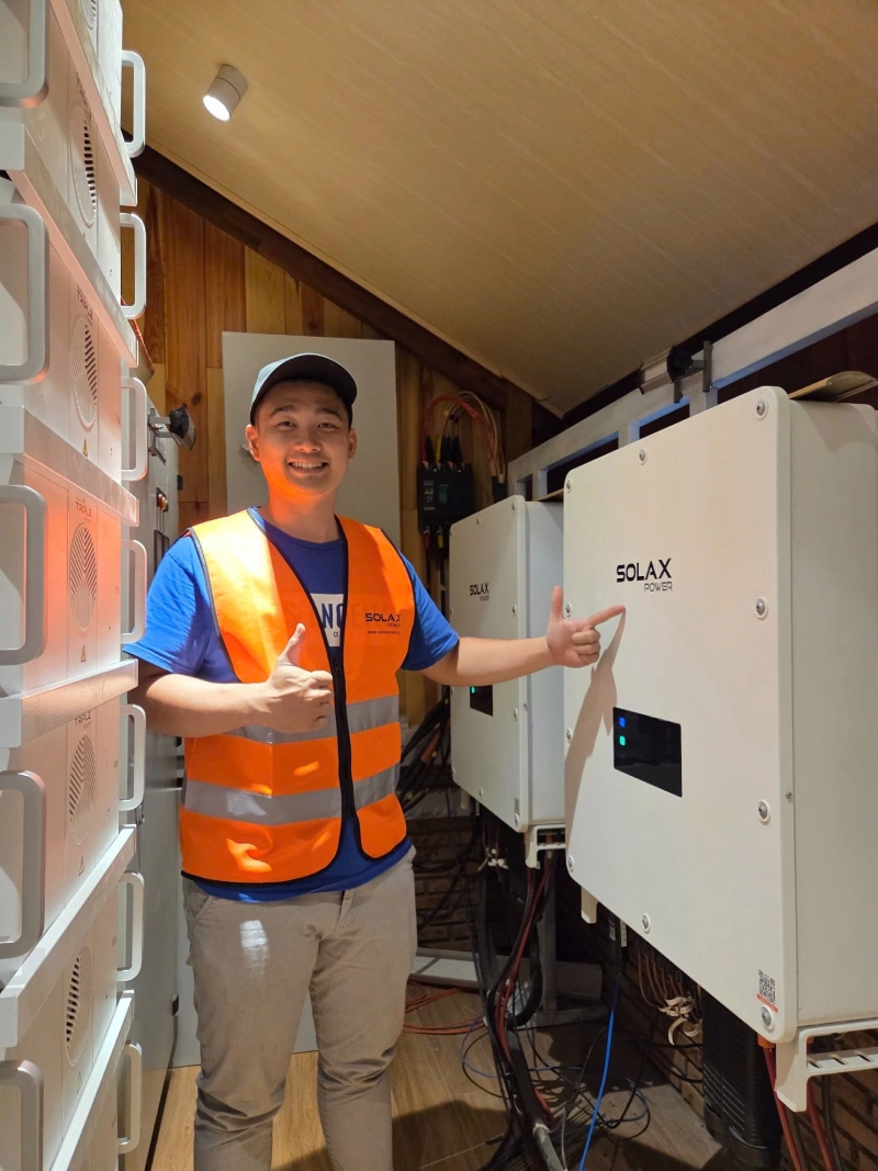 Integrated Solar and Battery storage Solution Integrated Solar and Battery storage Solution