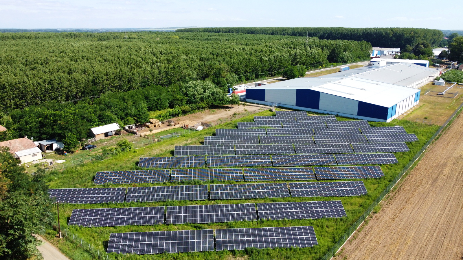 540 kWp teljesítményű naperőművet telepítettek Albertirsára