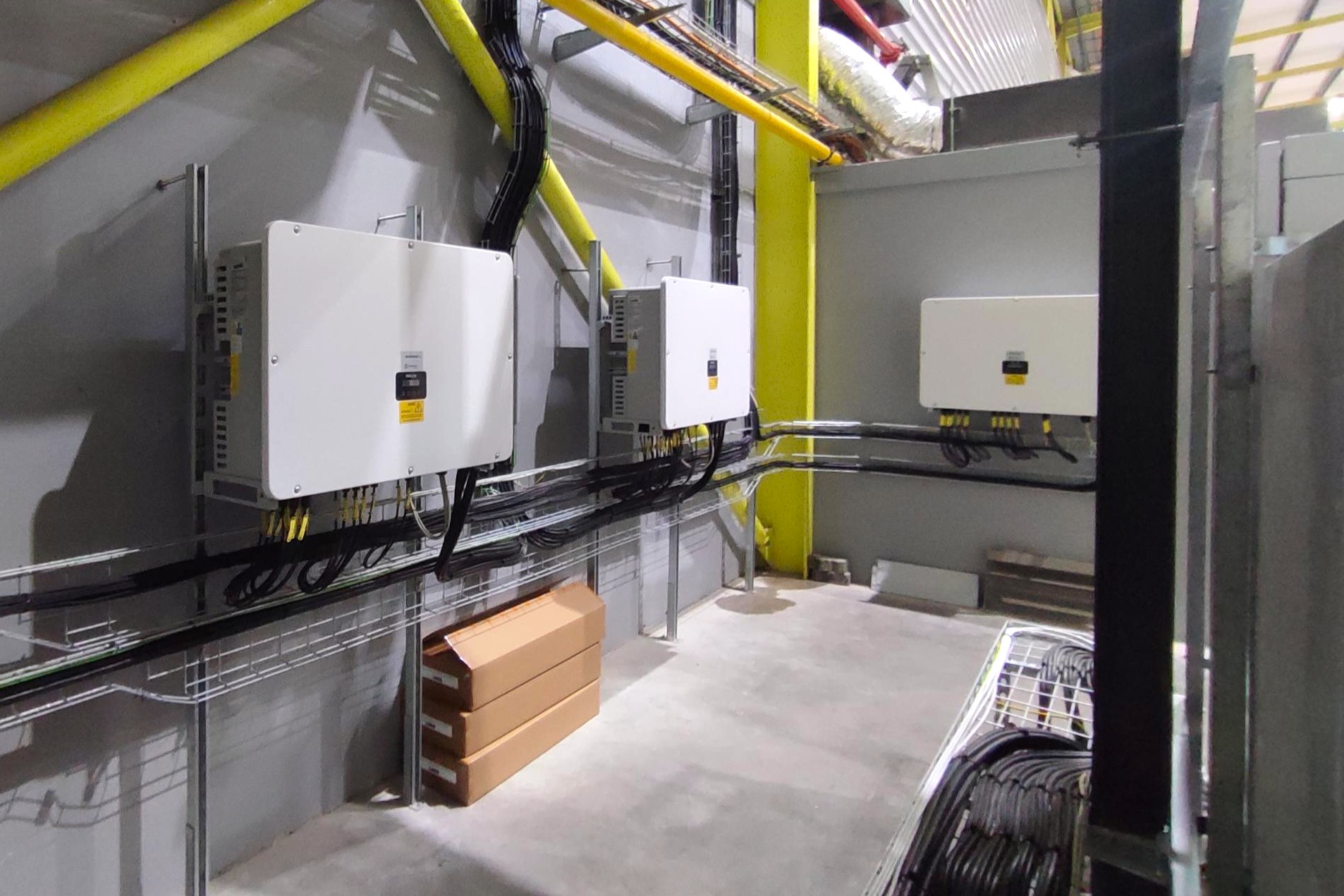 SolaX X3-Forth-100K and X3-Forth-125K string inverters deployed in Portugal C&I energy storage project
